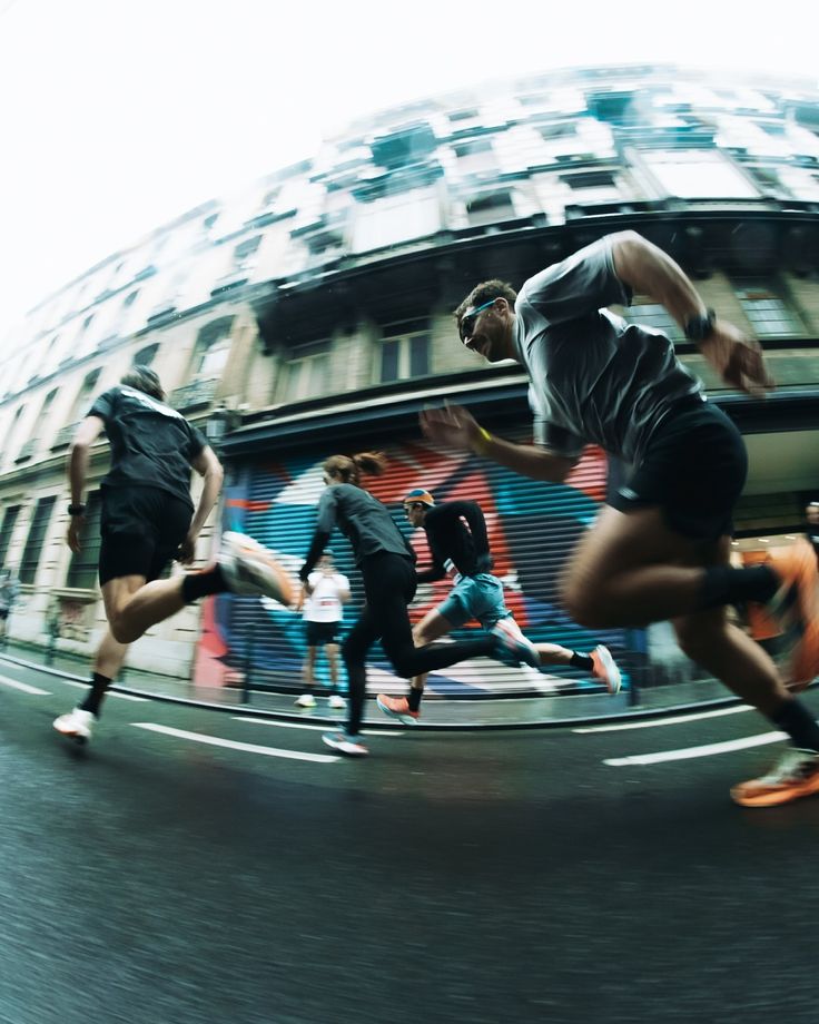 Runner accelerating away at the start of a session